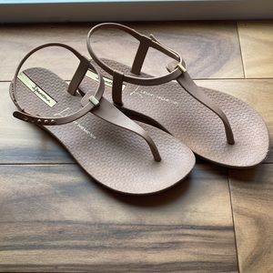 Tan Ipanema sandals